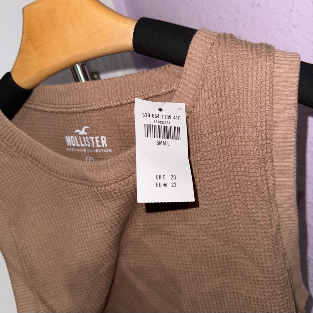 Two Hollister Tops - Both SMALL - Picture 4 of 8